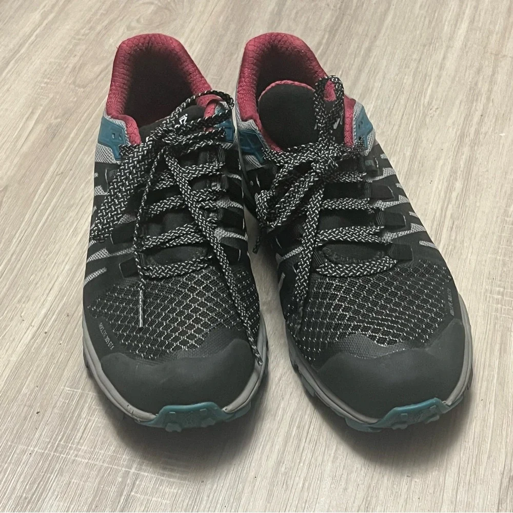 Woman’s Inov-8 RocLite‎ 305 Gortex Trail Running Shoes Sz 8.5 / Men’s Sz 7